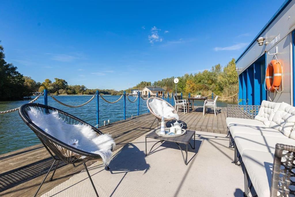 Ocarujuci Houseboat Na Dunaji Bratislava Exterior foto