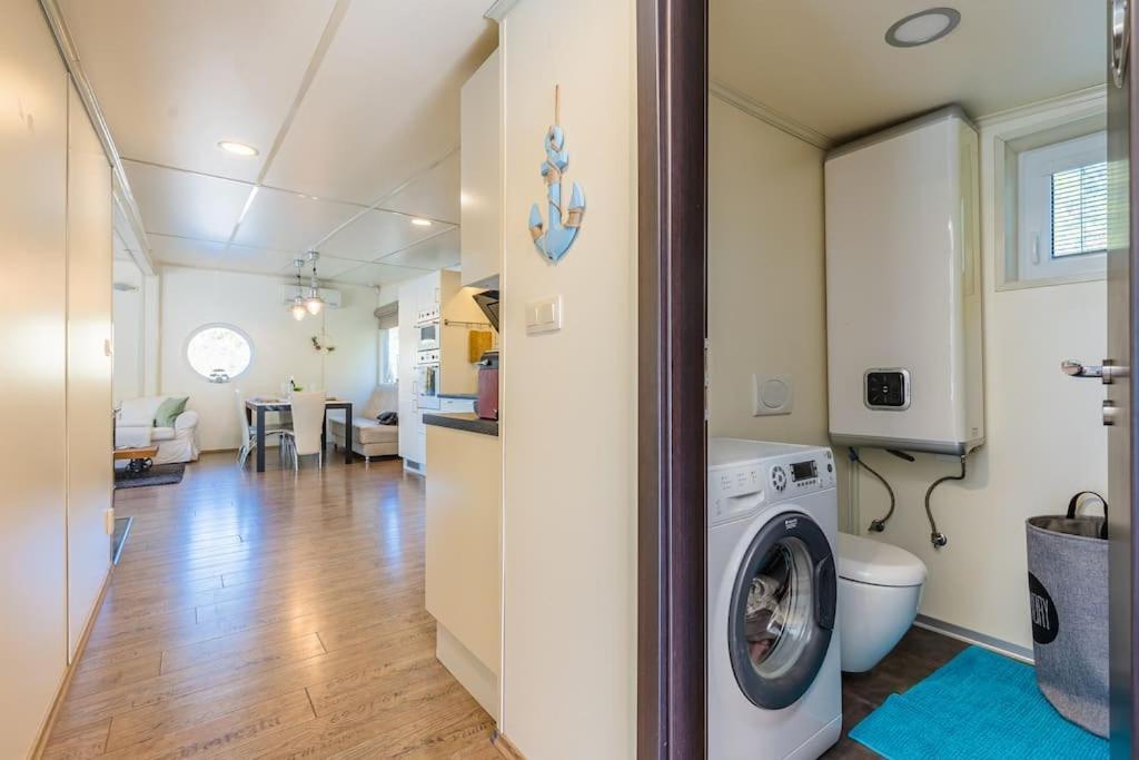 Ocarujuci Houseboat Na Dunaji Bratislava Exterior foto