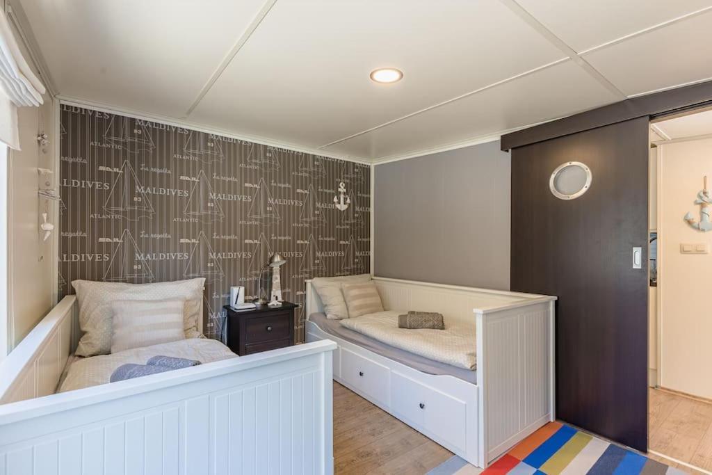 Ocarujuci Houseboat Na Dunaji Bratislava Exterior foto