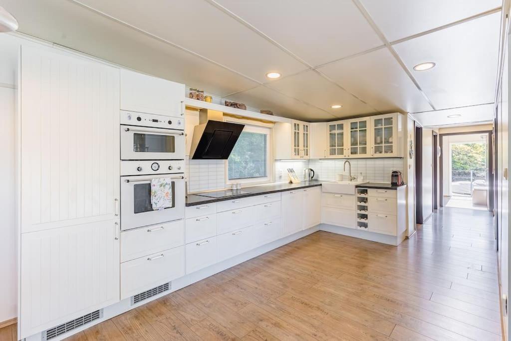Ocarujuci Houseboat Na Dunaji Bratislava Exterior foto
