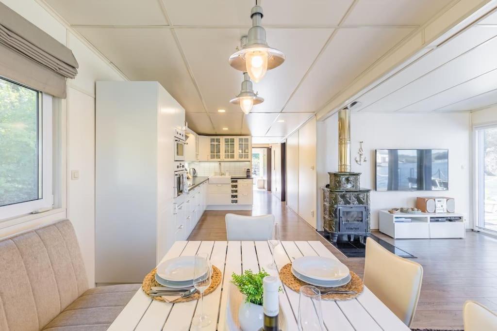 Ocarujuci Houseboat Na Dunaji Bratislava Exterior foto