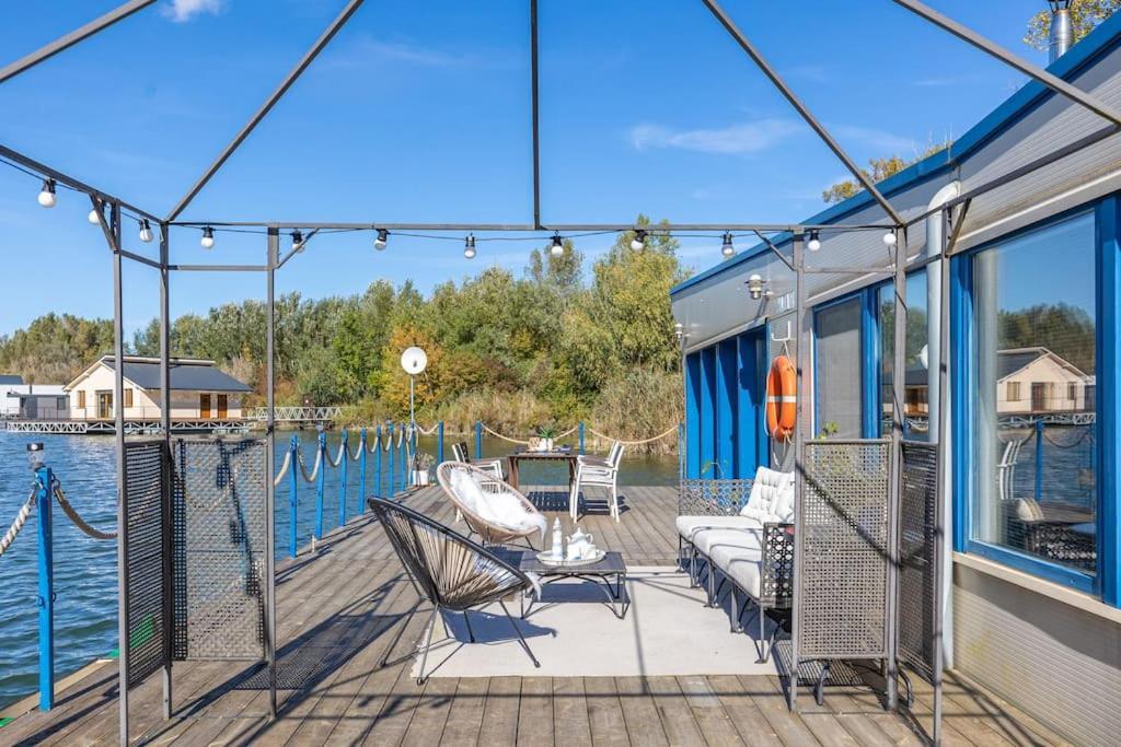 Ocarujuci Houseboat Na Dunaji Bratislava Exterior foto