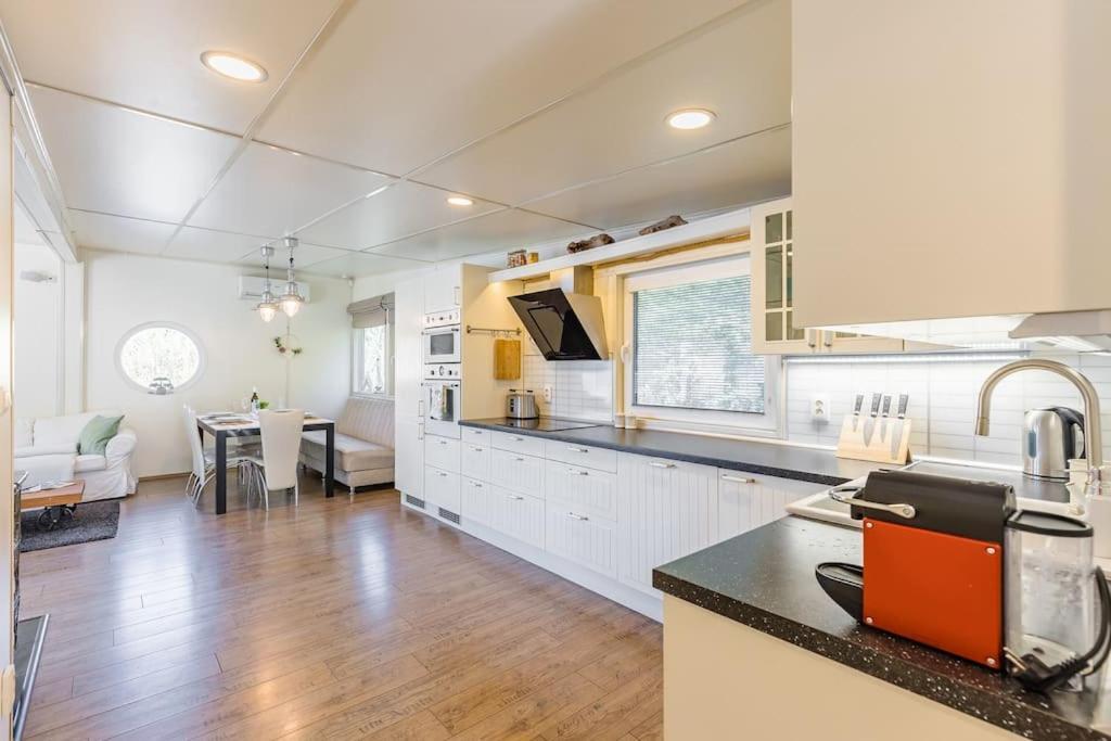 Ocarujuci Houseboat Na Dunaji Bratislava Exterior foto