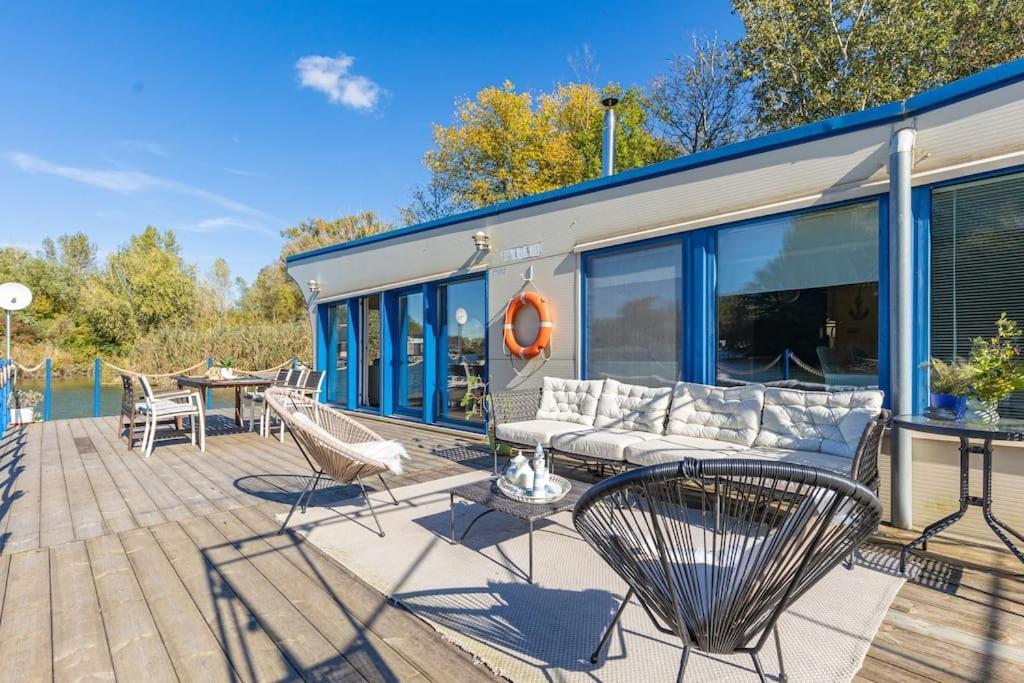 Ocarujuci Houseboat Na Dunaji Bratislava Exterior foto