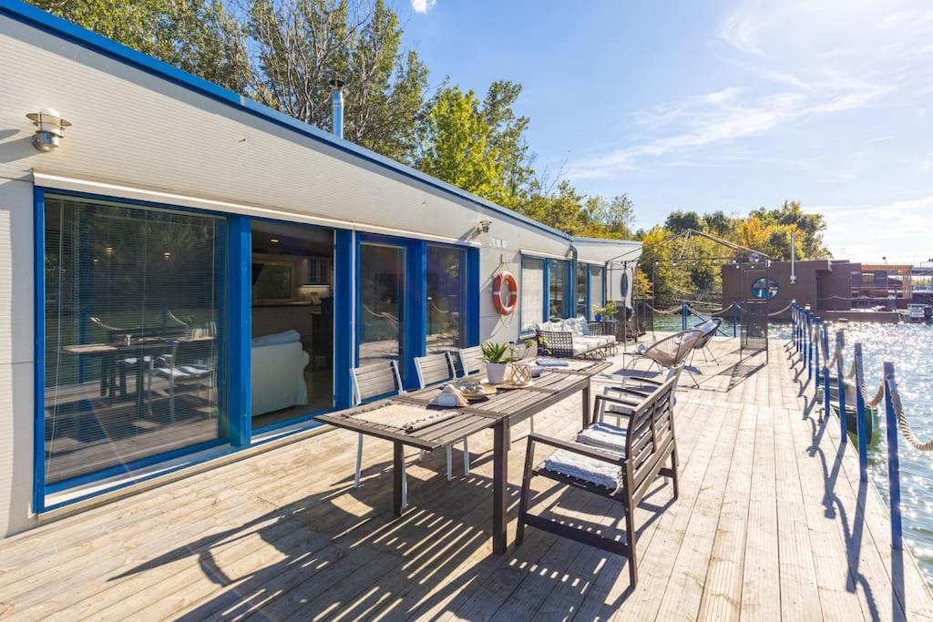 Ocarujuci Houseboat Na Dunaji Bratislava Exterior foto
