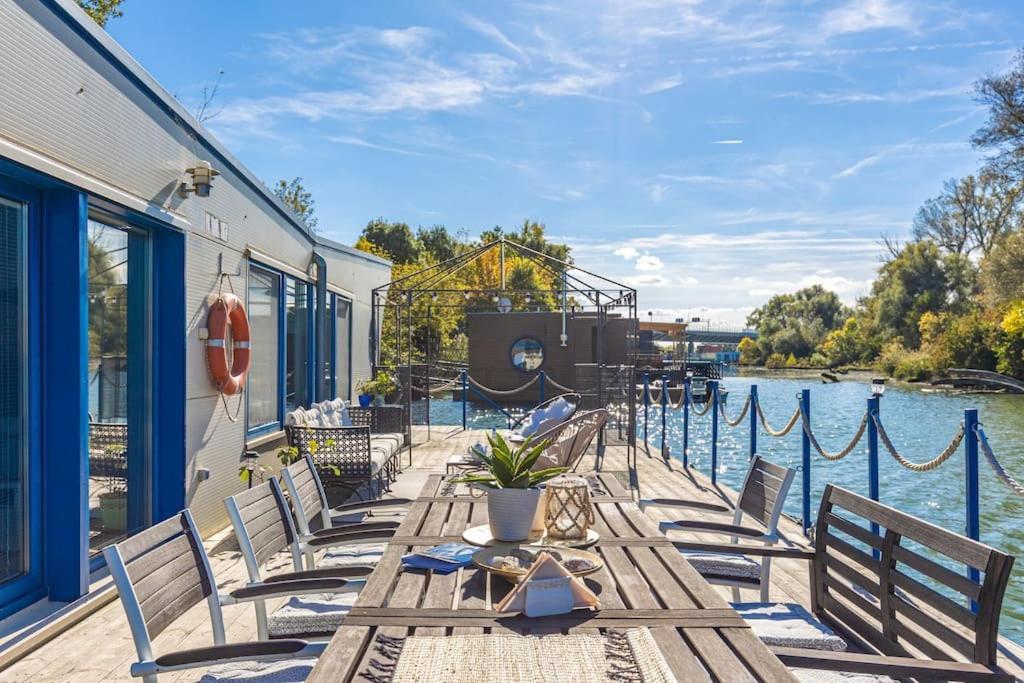 Ocarujuci Houseboat Na Dunaji Bratislava Exterior foto