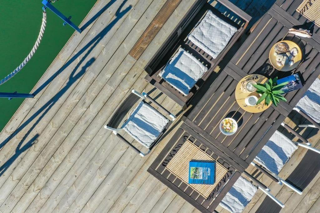 Ocarujuci Houseboat Na Dunaji Bratislava Exterior foto